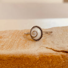Carregar imagem no visualizador da galeria, Anel Madrepérola Natural Espiral, Prata 925 - an100542
